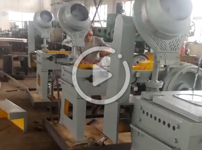 準備包裝發貨的八聯沖床(靜音) 準備包裝發貨的八聯沖床(靜音)